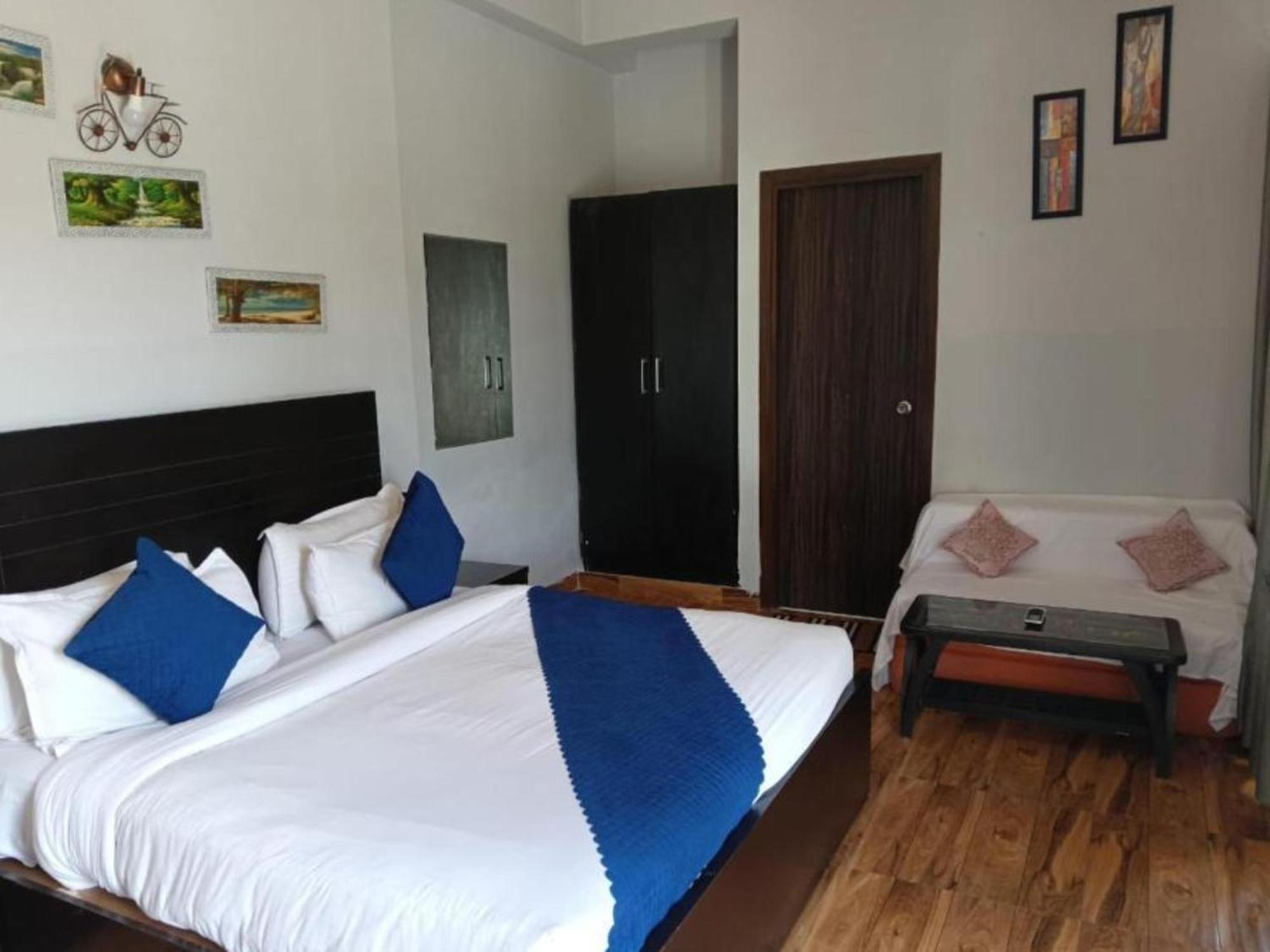 Vrindavan Dreams Hotel And Suites Extérieur photo