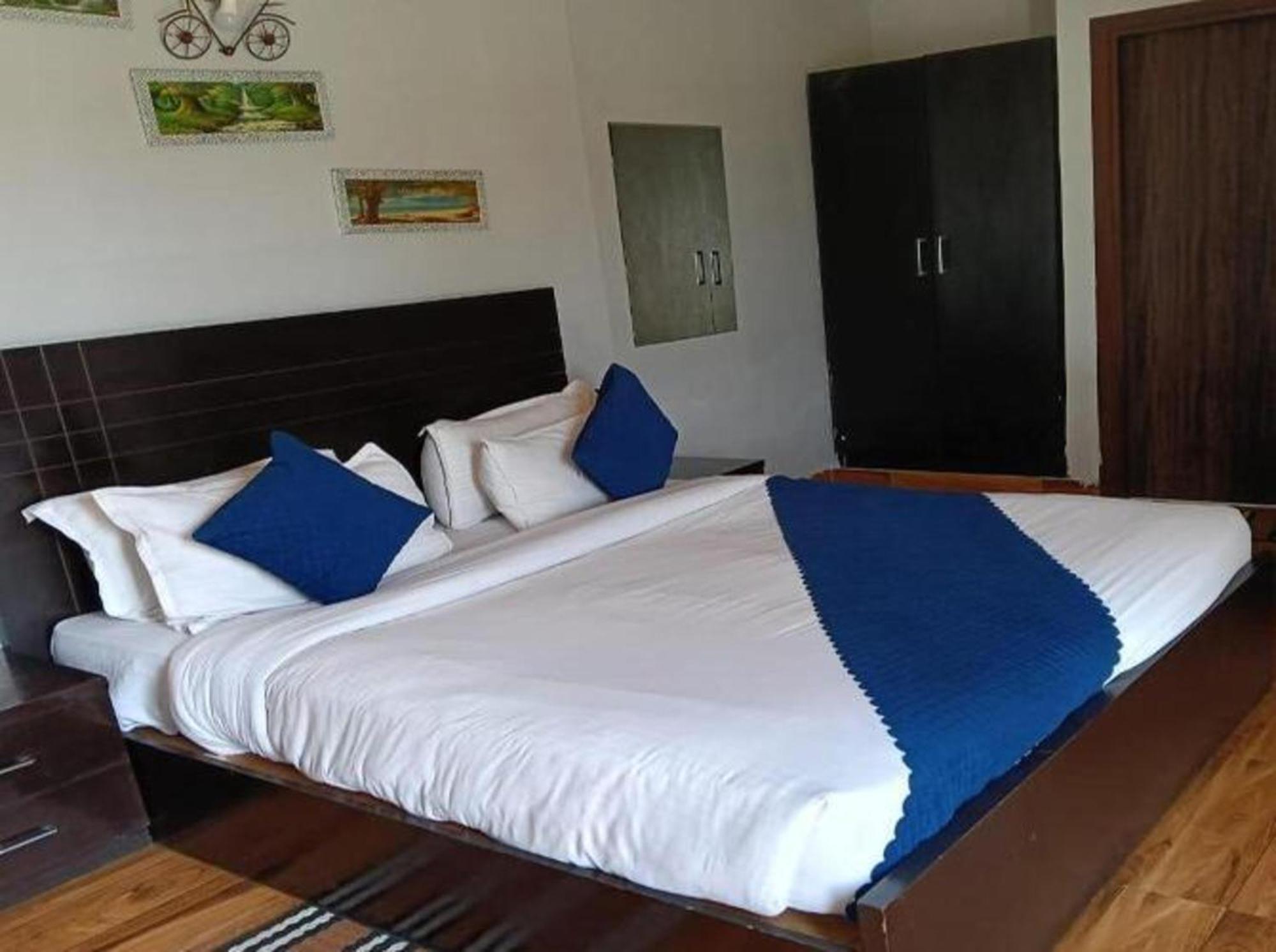 Vrindavan Dreams Hotel And Suites Extérieur photo