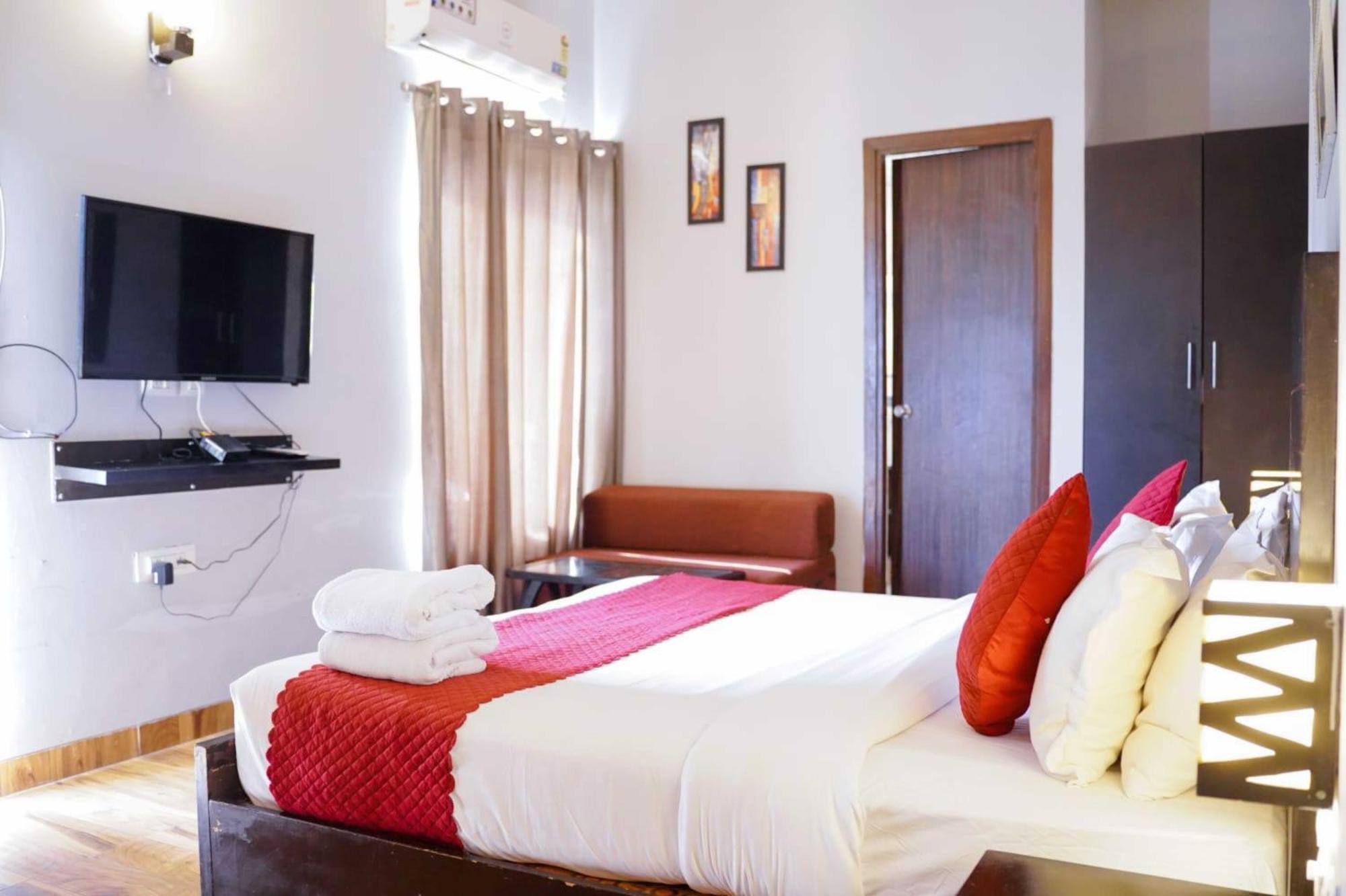 Vrindavan Dreams Hotel And Suites Extérieur photo
