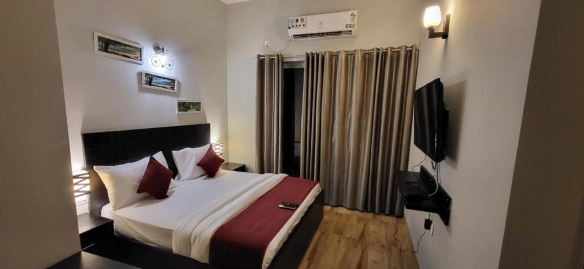 Vrindavan Dreams Hotel And Suites Extérieur photo