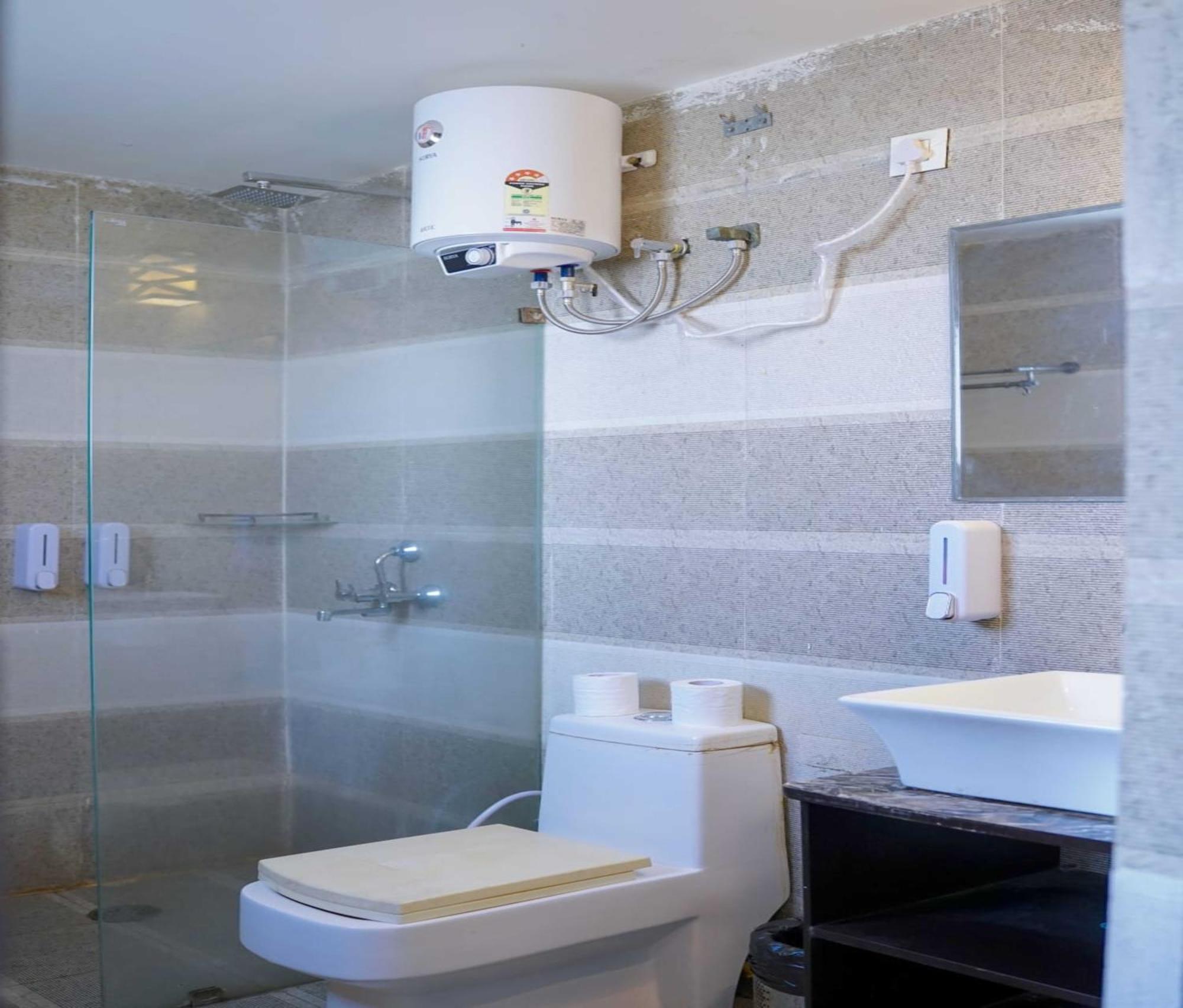 Vrindavan Dreams Hotel And Suites Extérieur photo