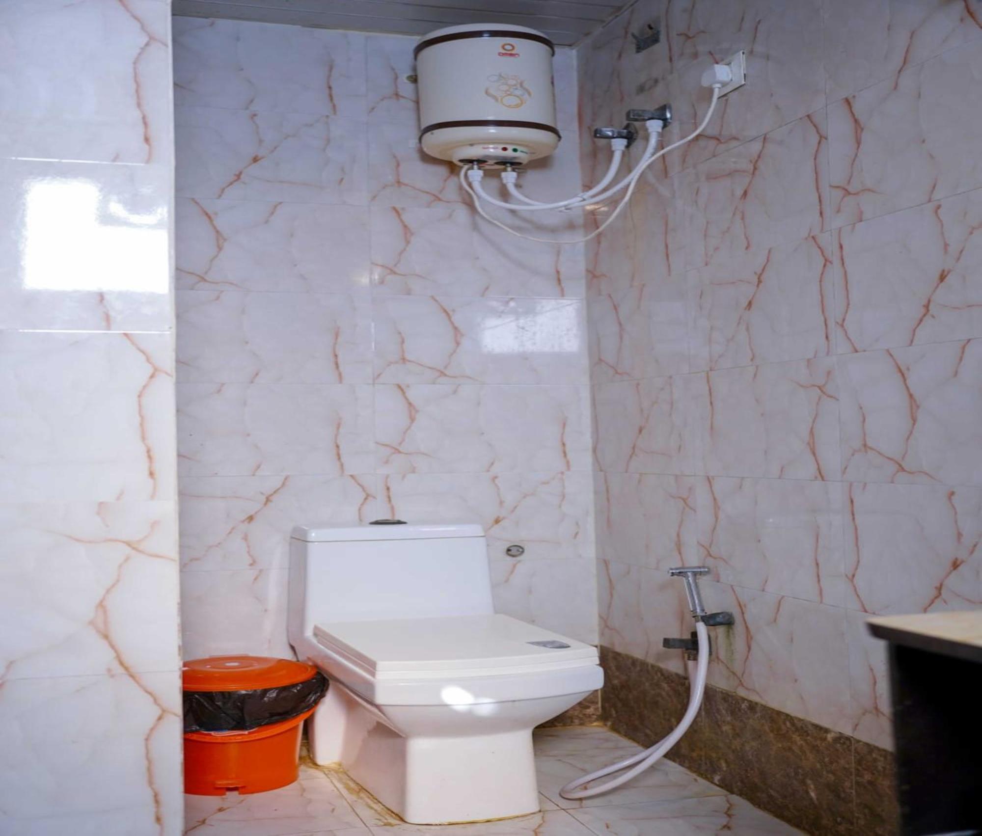 Vrindavan Dreams Hotel And Suites Extérieur photo