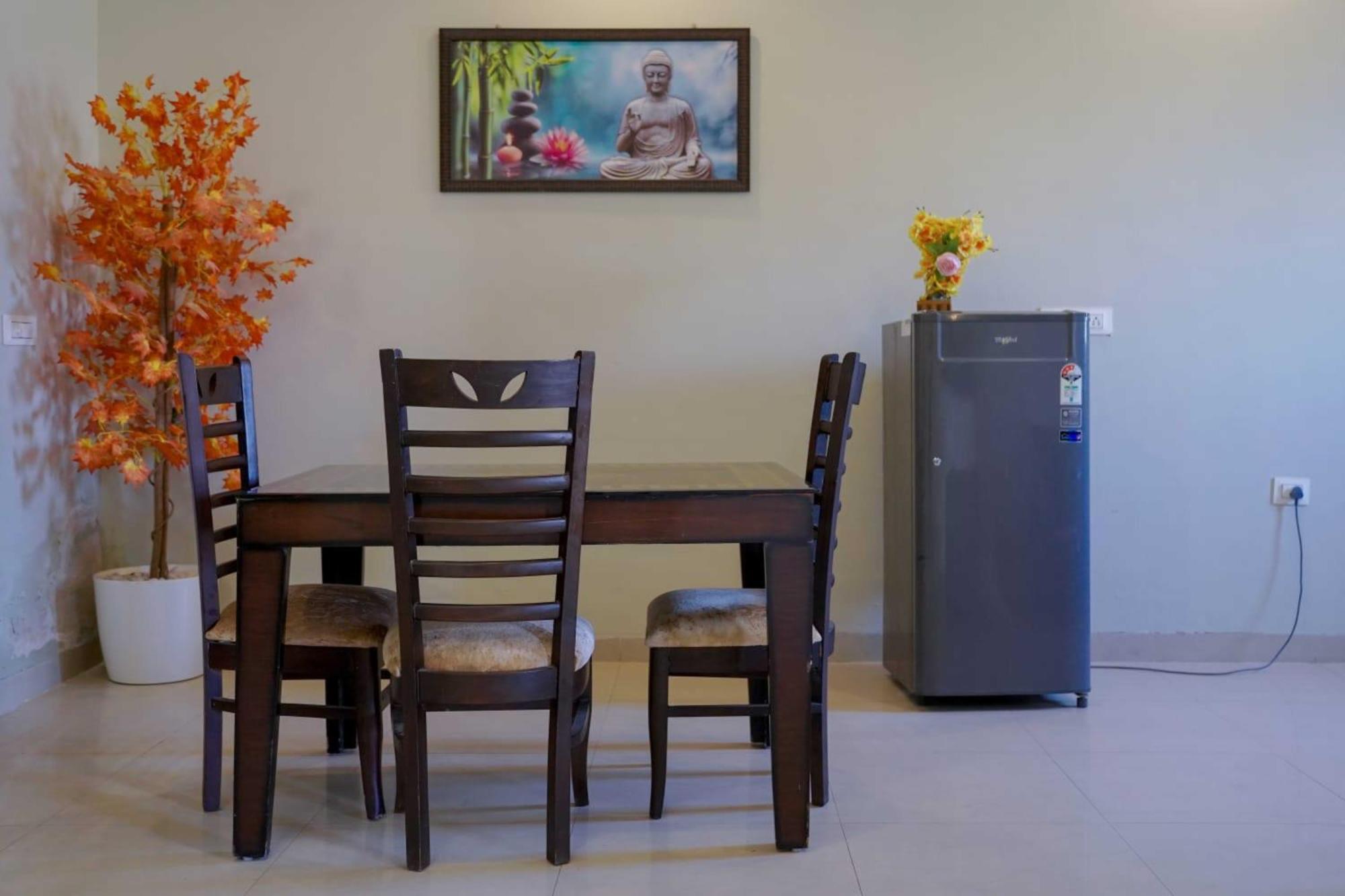 Vrindavan Dreams Hotel And Suites Extérieur photo