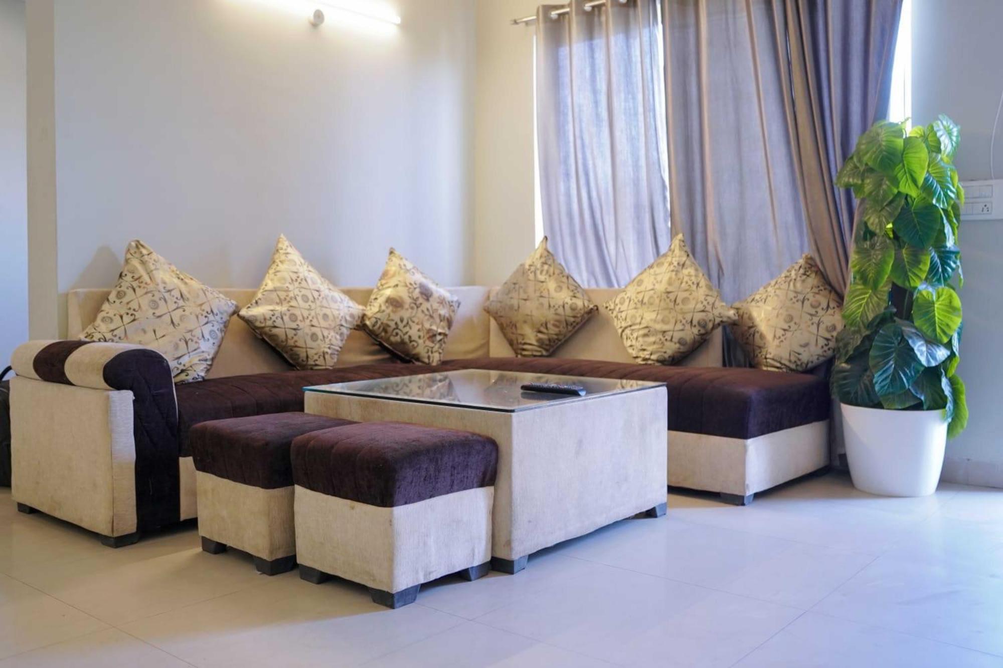 Vrindavan Dreams Hotel And Suites Extérieur photo