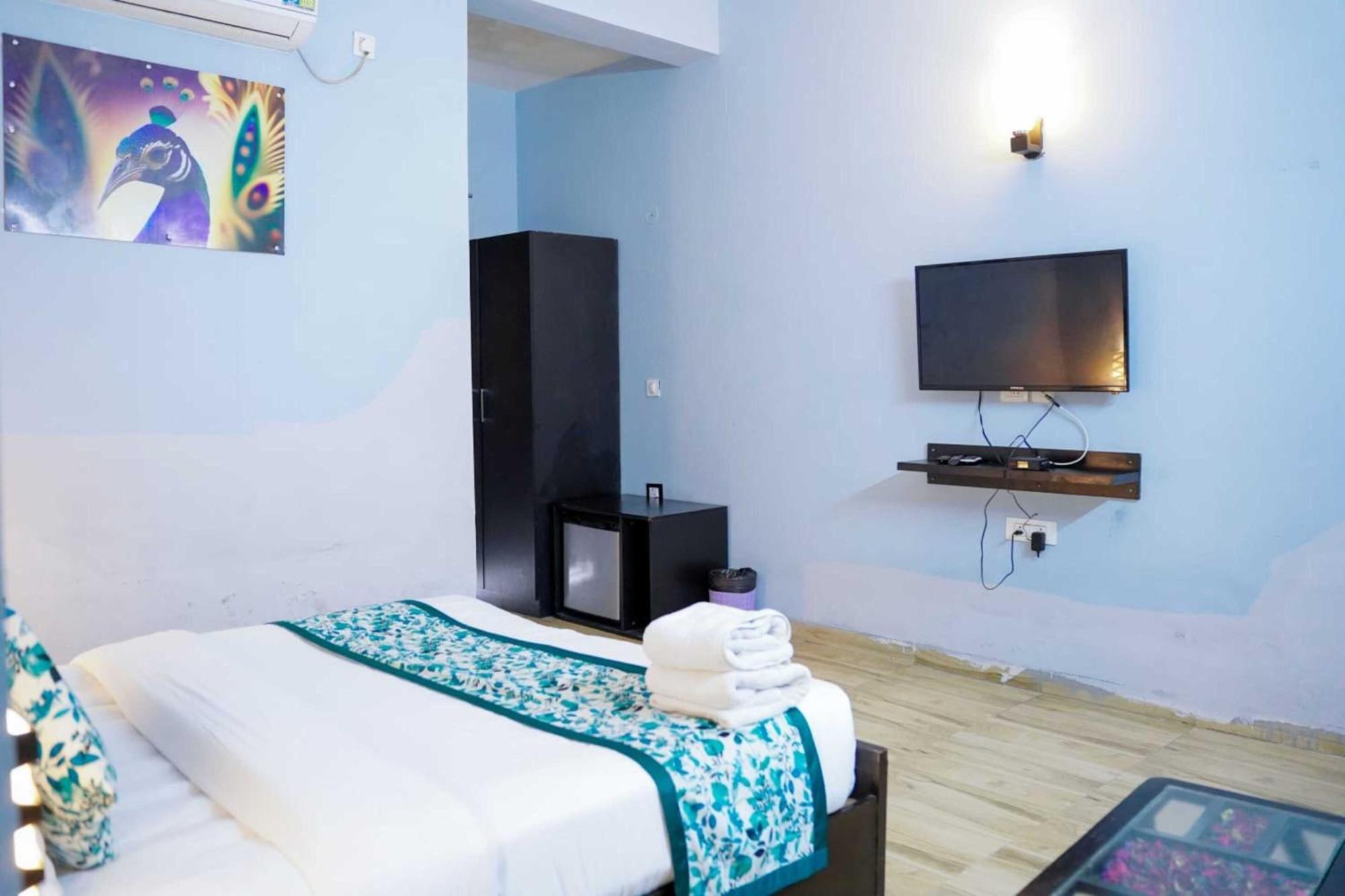 Vrindavan Dreams Hotel And Suites Extérieur photo