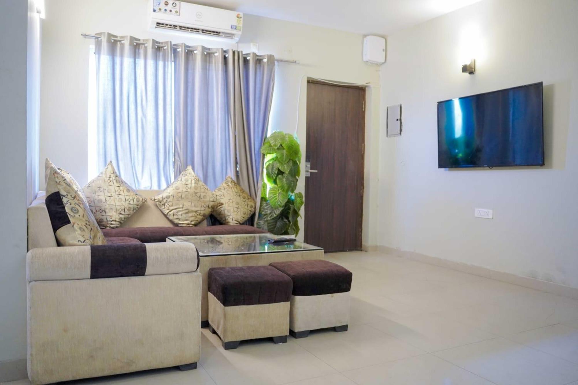 Vrindavan Dreams Hotel And Suites Extérieur photo