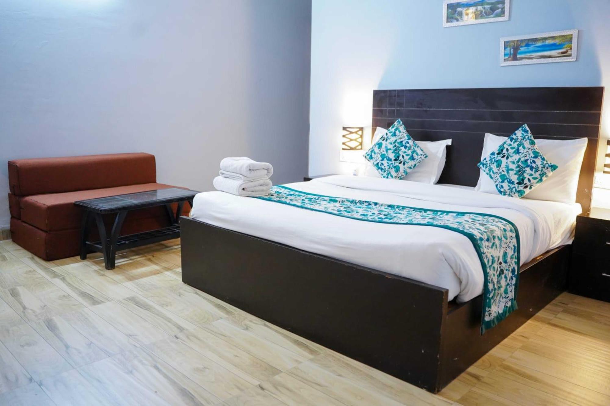 Vrindavan Dreams Hotel And Suites Extérieur photo
