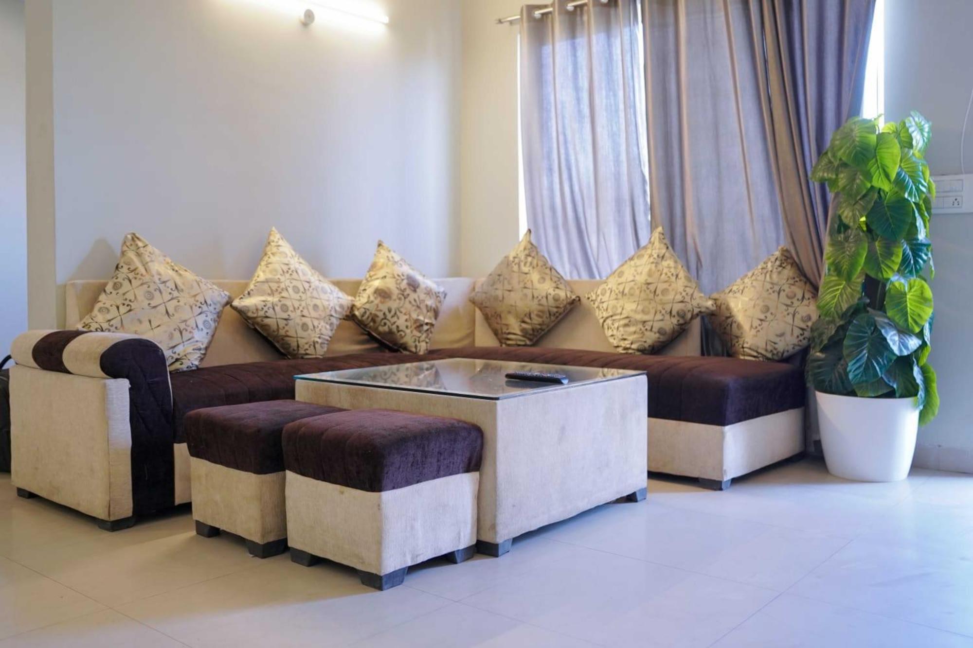 Vrindavan Dreams Hotel And Suites Extérieur photo