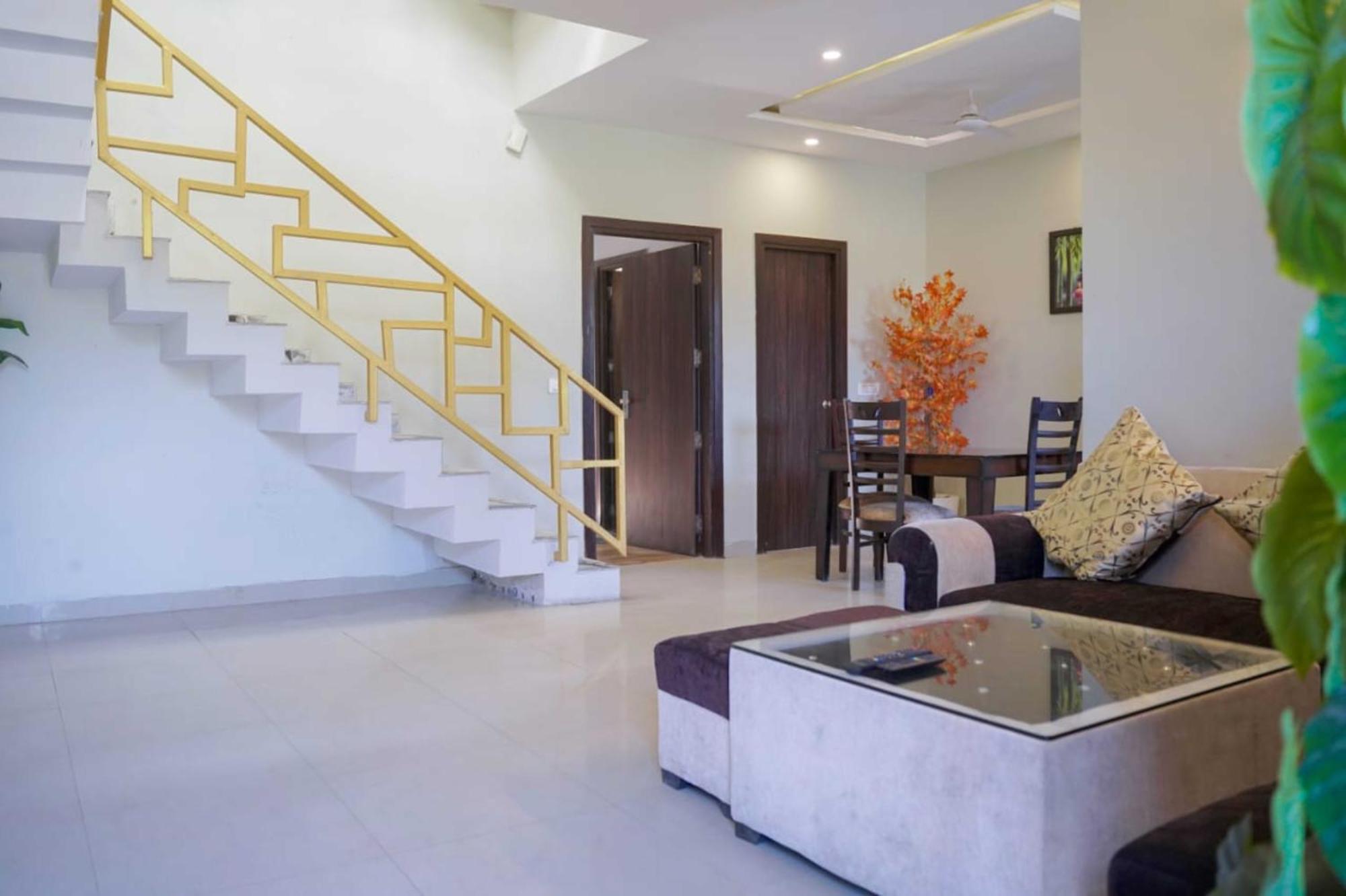 Vrindavan Dreams Hotel And Suites Extérieur photo